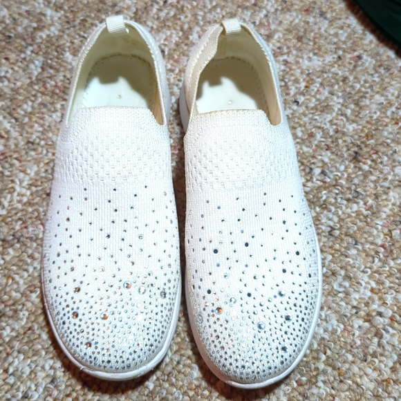 Kelly and Katie been used but they still in good condition - Picture 1 of 3